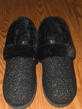 Skechers Women's Black Fuzzy Knit Slip-On Slippers